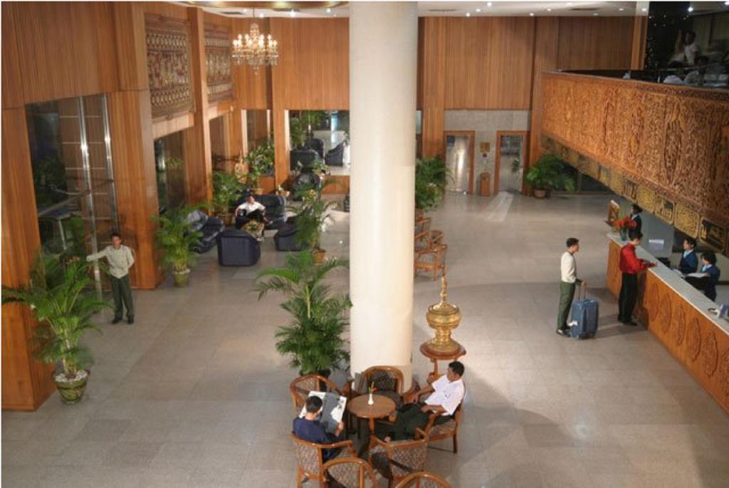 Yuzana Hotel Янгон Екстер'єр фото